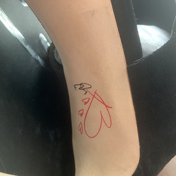 SHOES - Picture 4 of 7